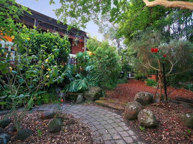 1 The Glade, Mitcham VIC 3132