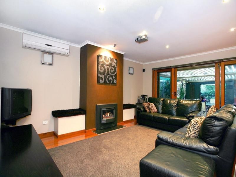 2 Andrews Street, Eltham VIC 3095