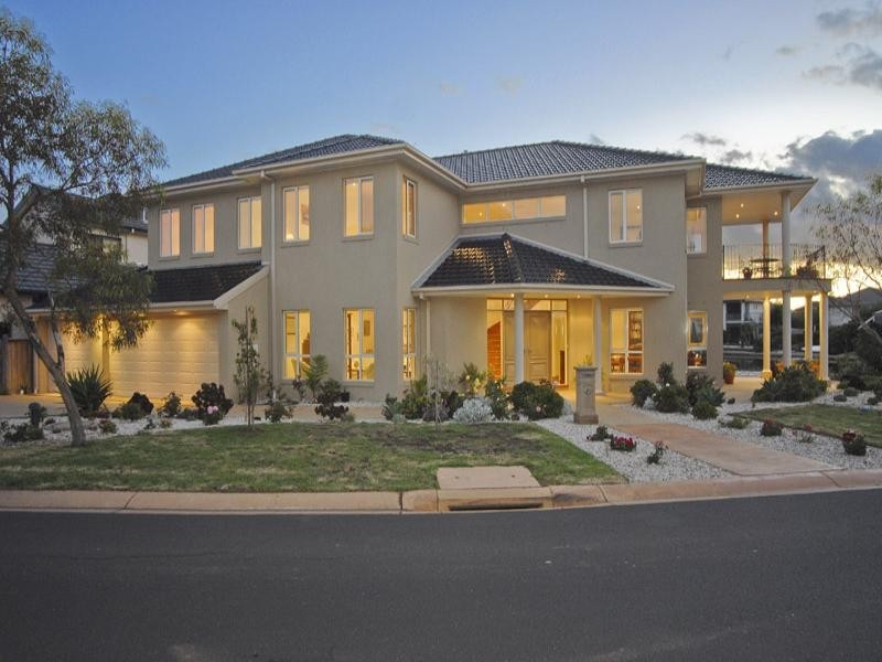 8 Panorama Way, Werribee VIC 3030