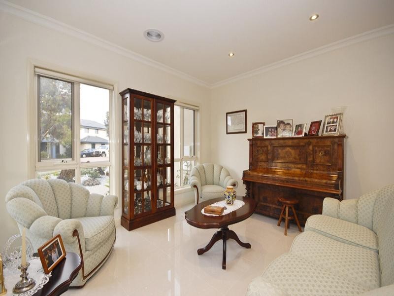 8 Panorama Way, Werribee VIC 3030