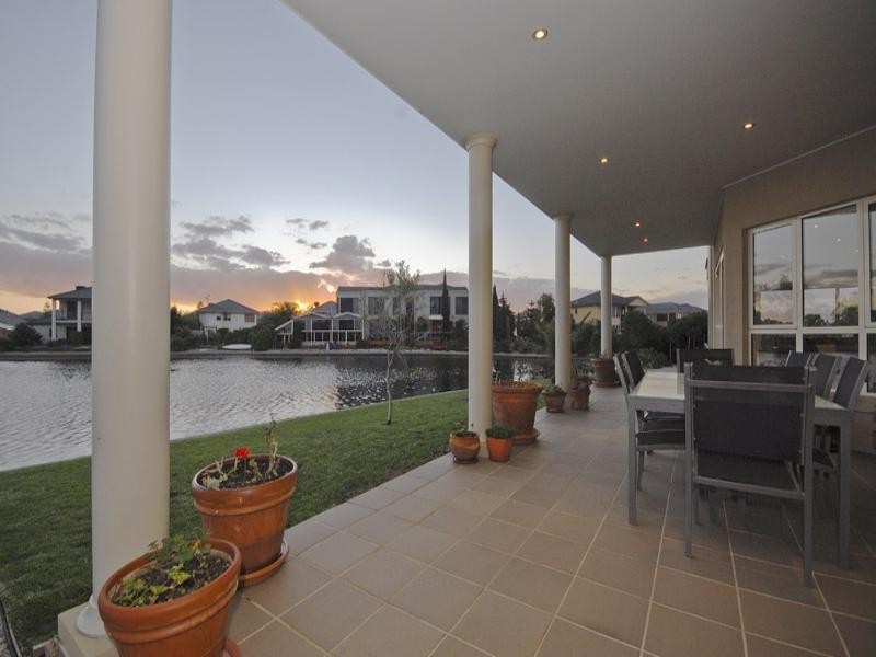 8 Panorama Way, Werribee VIC 3030