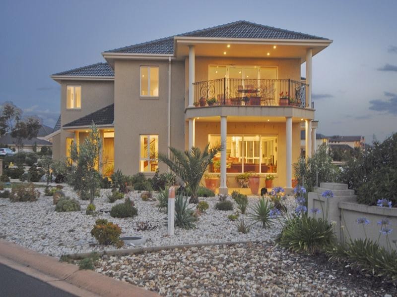 8 Panorama Way, Werribee VIC 3030