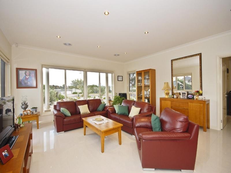 8 Panorama Way, Werribee VIC 3030