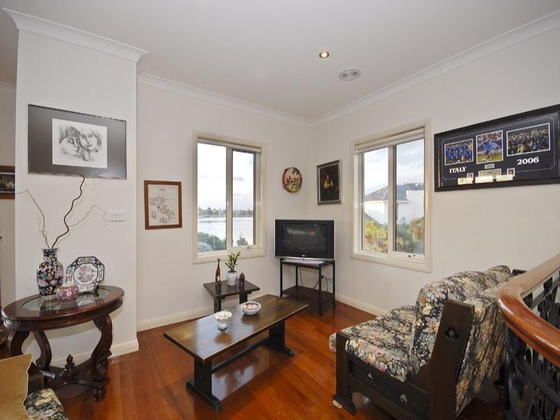 8 Panorama Way, Werribee VIC 3030