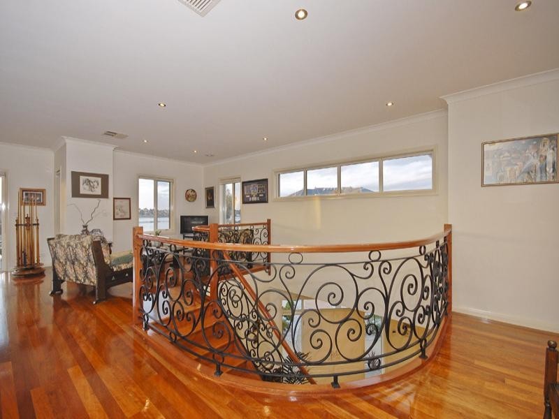 8 Panorama Way, Werribee VIC 3030