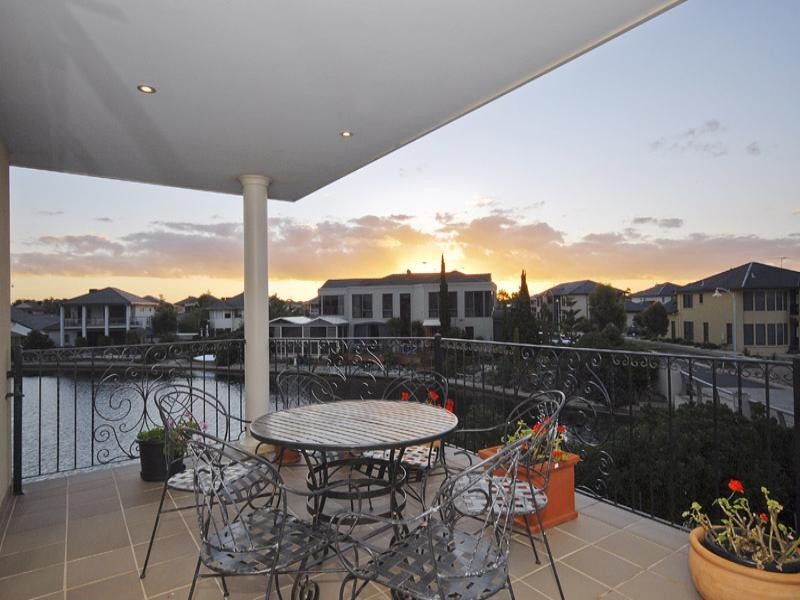 8 Panorama Way, Werribee VIC 3030