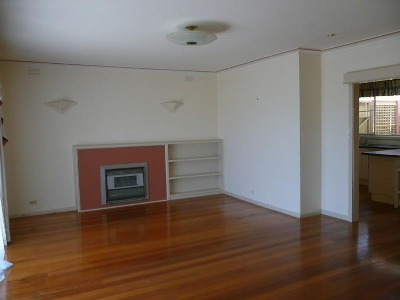 6 Rathmullen Quadrant, Doncaster VIC 3108