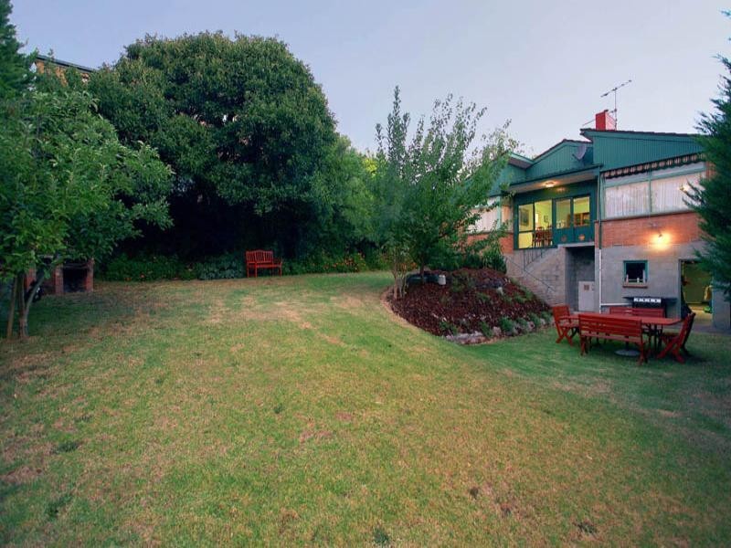 33 Caroline Drive, Templestowe Lower VIC 3107