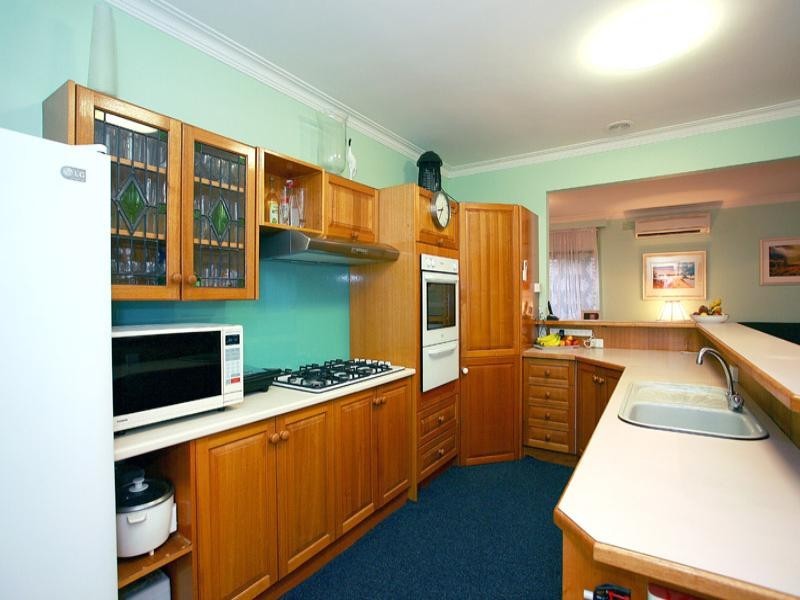 33 Caroline Drive, Templestowe Lower VIC 3107