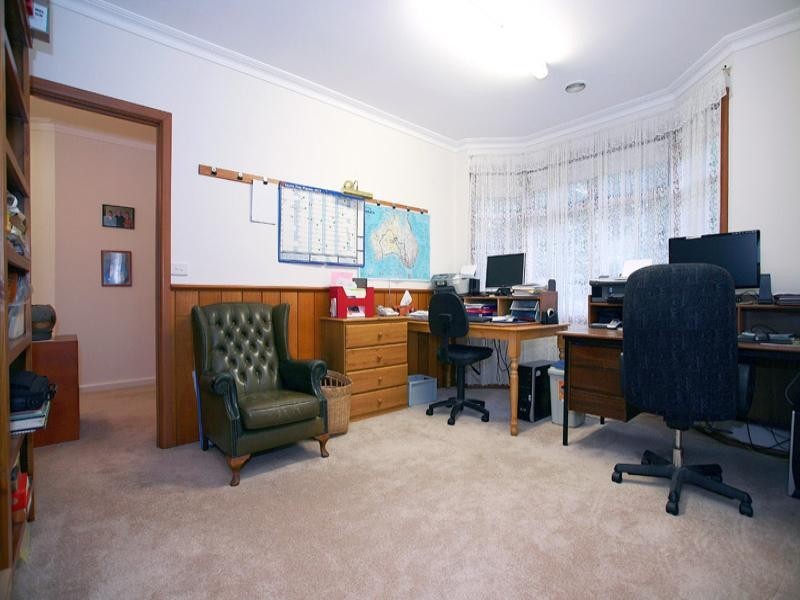 33 Caroline Drive, Templestowe Lower VIC 3107