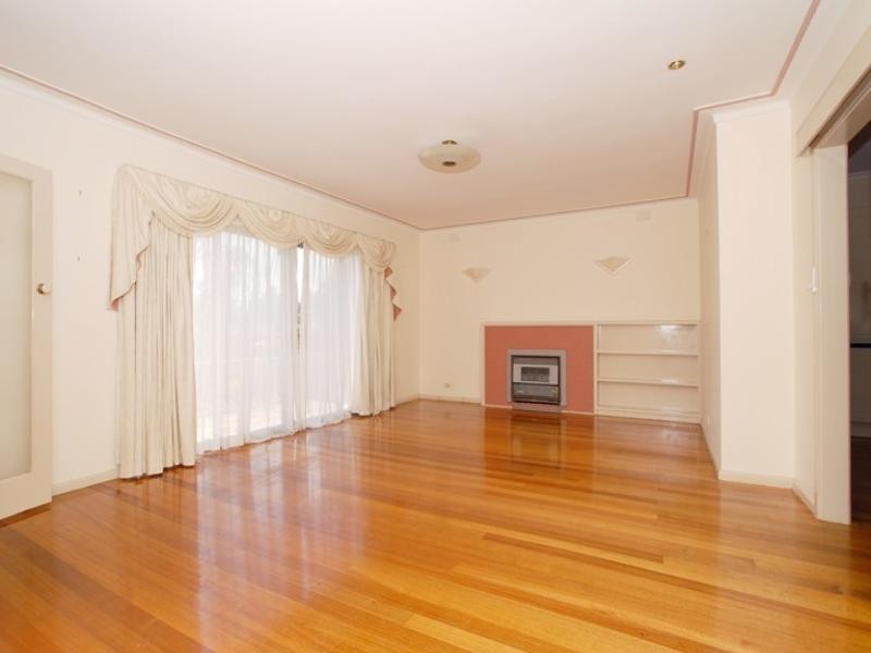 6 Rathmullen Quadrant, Doncaster VIC 3108