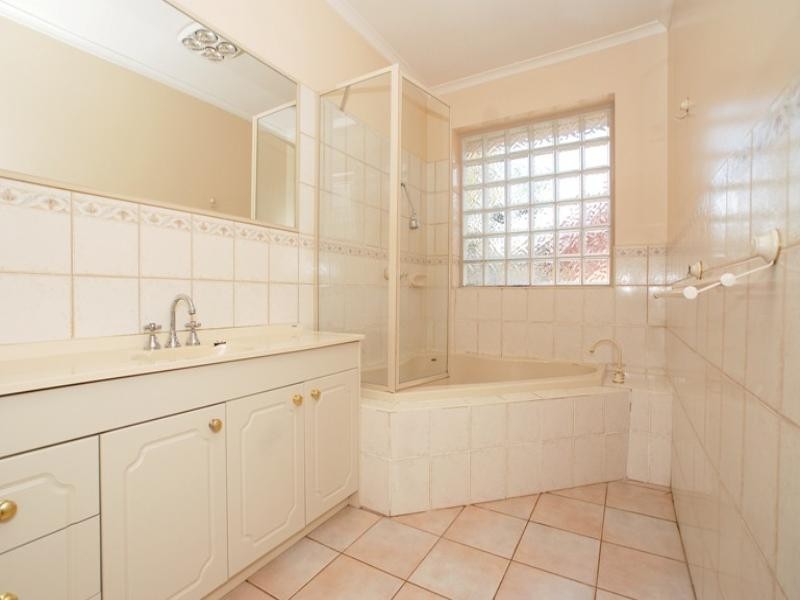 6 Rathmullen Quadrant, Doncaster VIC 3108