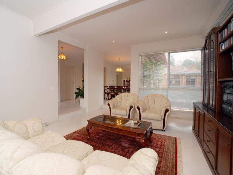 11 Glen Orchard Close, Templestowe VIC 3106