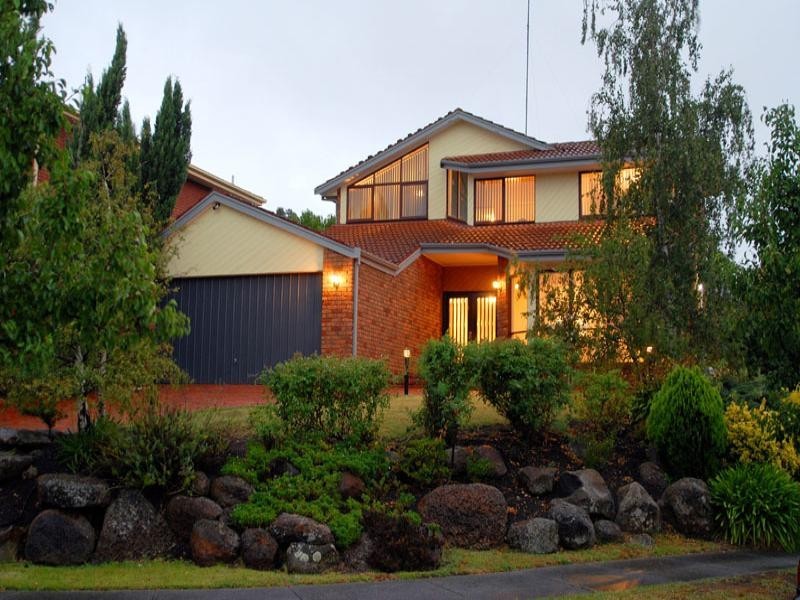 11 Glen Orchard Close, Templestowe VIC 3106