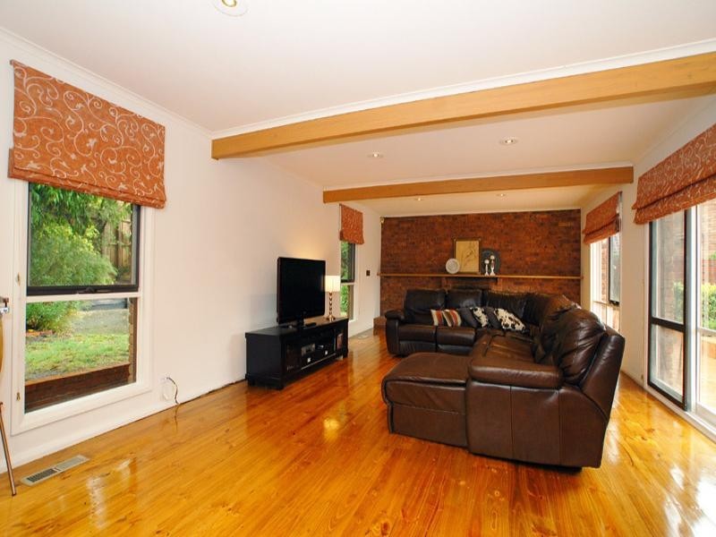 11 Glen Orchard Close, Templestowe VIC 3106