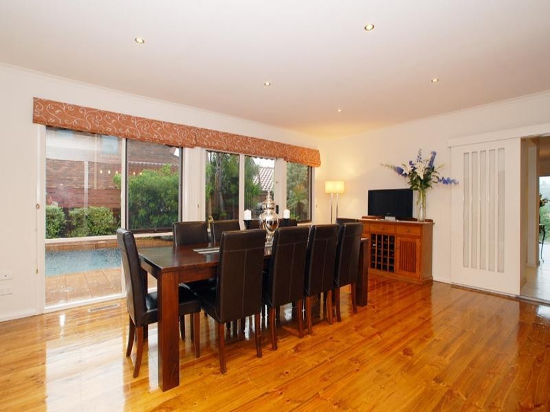 11 Glen Orchard Close, Templestowe VIC 3106
