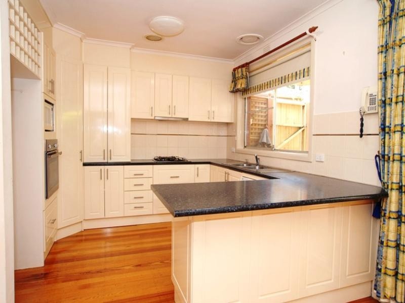 6 Rathmullen Quadrant, Doncaster VIC 3108