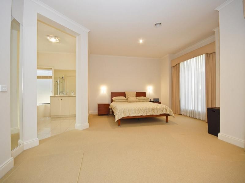 8 Virgillia Street, Blackburn North VIC 3130