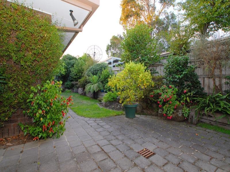 8 Cantala Drive, Doncaster VIC 3108