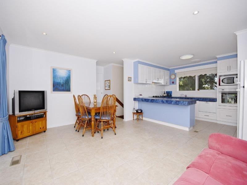 7 Five Crown Grove, Doncaster East VIC 3109