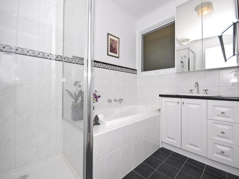 7 Five Crown Grove, Doncaster East VIC 3109