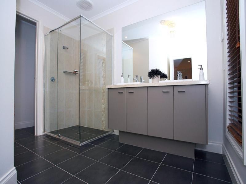 2 Apple Green Lane, Doncaster East VIC 3109