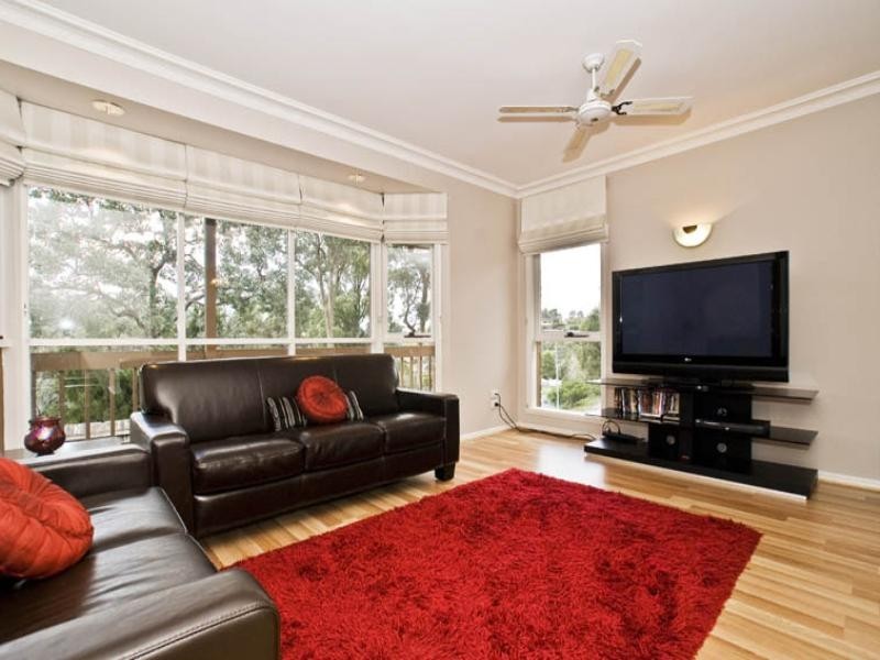 16 Marian Court, Eltham North VIC 3095