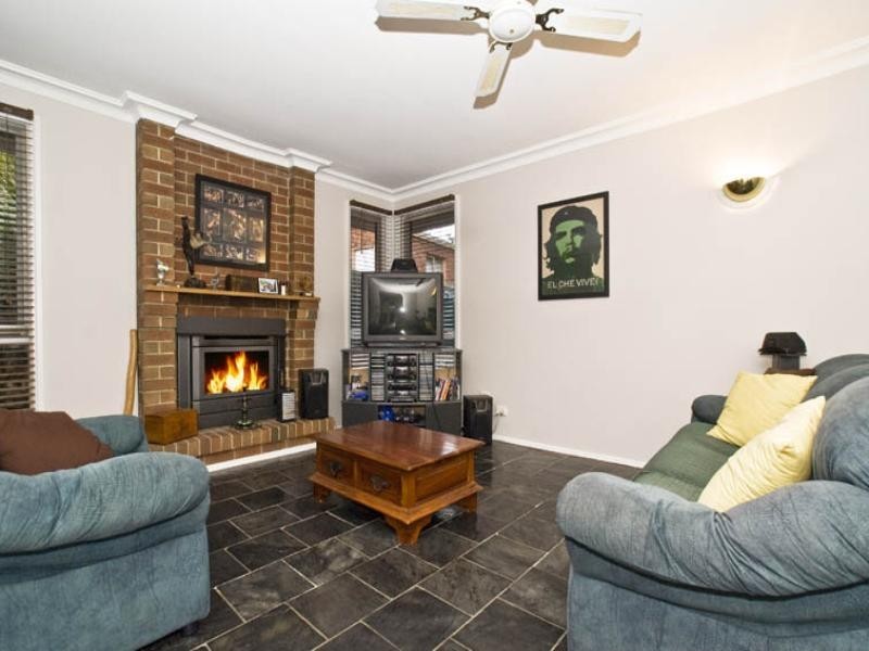 16 Marian Court, Eltham North VIC 3095