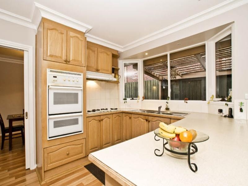 16 Marian Court, Eltham North VIC 3095