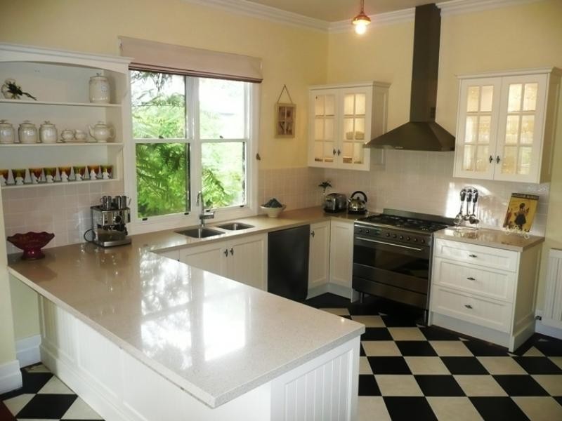 13 Walker Avenue, Mitcham VIC 3132