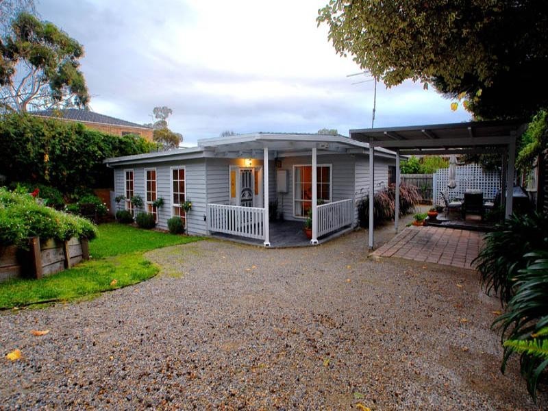 8 Ryan Grove, Blackburn South VIC 3130