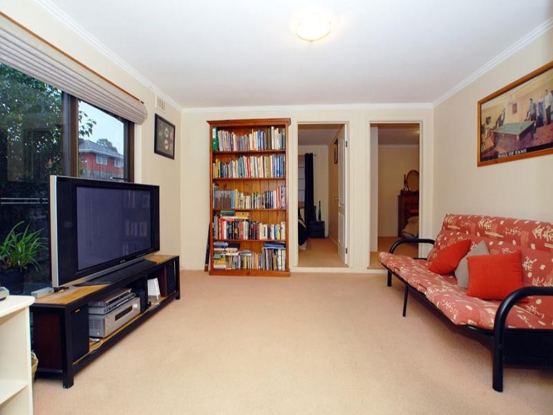 8 Ryan Grove, Blackburn South VIC 3130