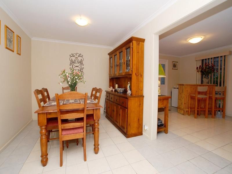 8 Ryan Grove, Blackburn South VIC 3130