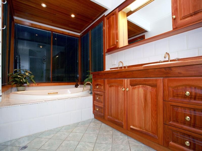 9 Grevillea Road, Doncaster East VIC 3109