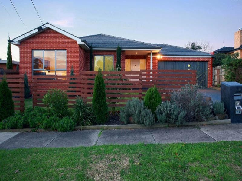 19 Curnola Avenue, Doncaster VIC 3108