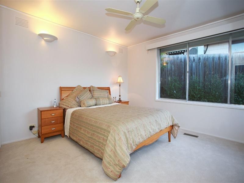 24 Lynnwood Parade, Templestowe Lower VIC 3107