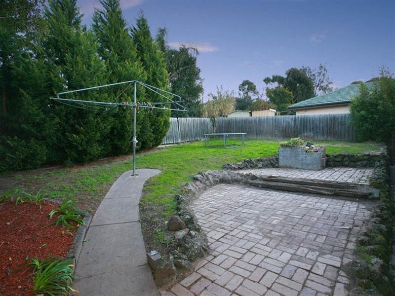 24 Lynnwood Parade, Templestowe Lower VIC 3107