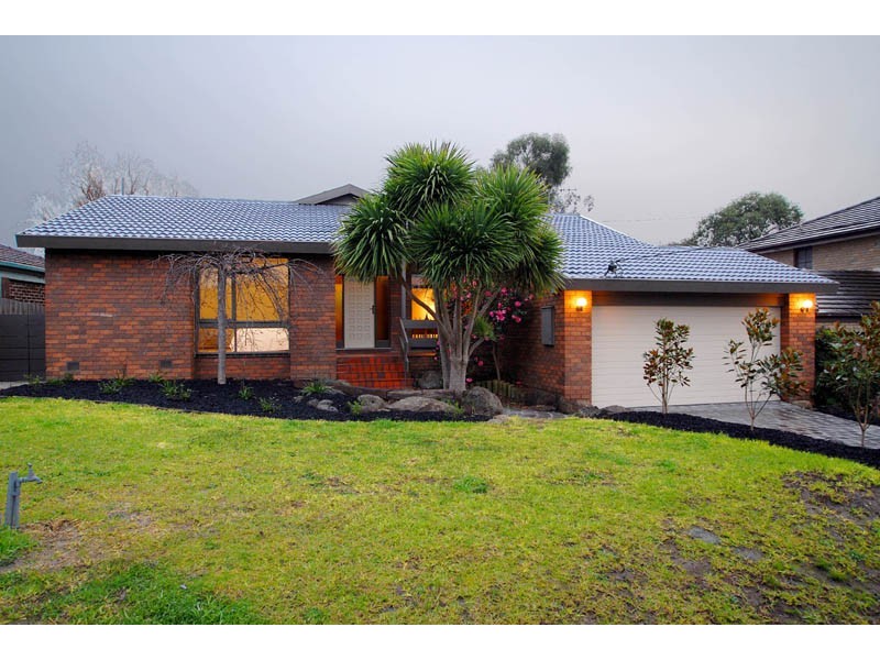 11 Oak Crescent, Templestowe Lower VIC 3107