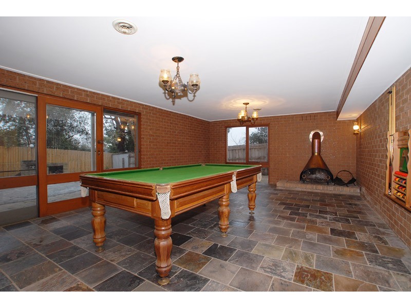 11 Oak Crescent, Templestowe Lower VIC 3107