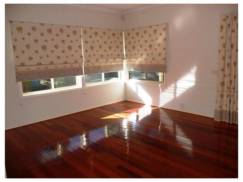 11 St Claire Walk, Doncaster East VIC 3109