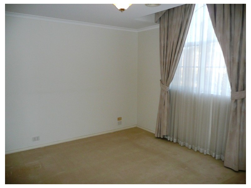 11 St Claire Walk, Doncaster East VIC 3109