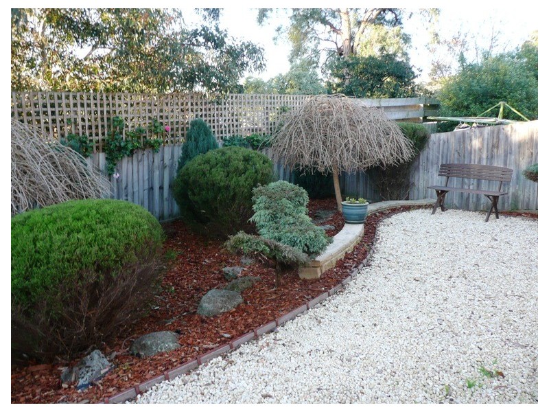 11 St Claire Walk, Doncaster East VIC 3109