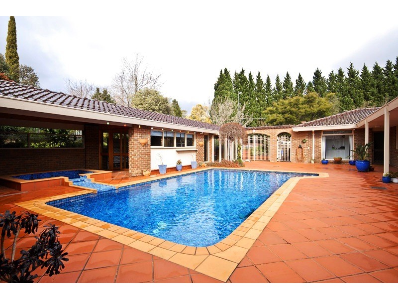 2 Sarah Crescent, Templestowe VIC 3106