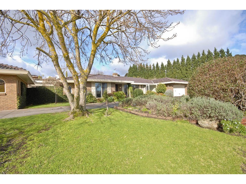 2 Sarah Crescent, Templestowe VIC 3106