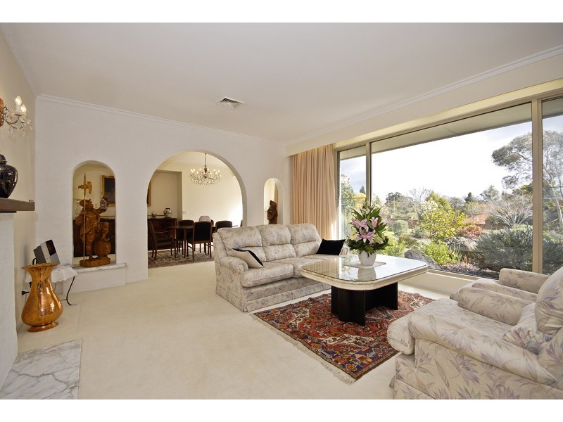 2 Sarah Crescent, Templestowe VIC 3106