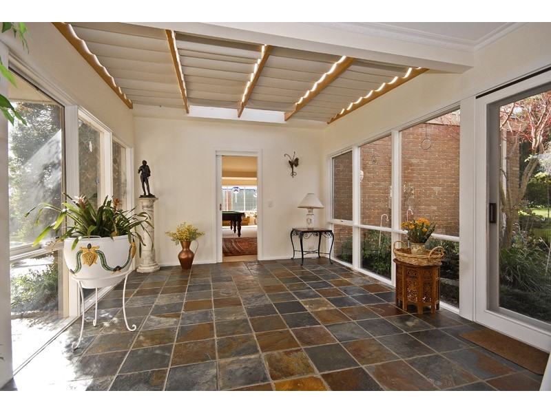 2 Sarah Crescent, Templestowe VIC 3106