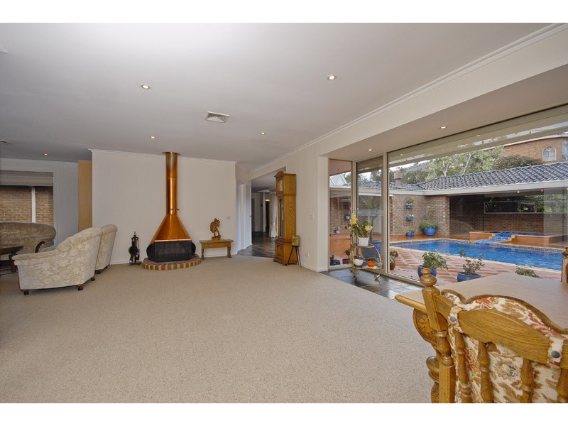 2 Sarah Crescent, Templestowe VIC 3106
