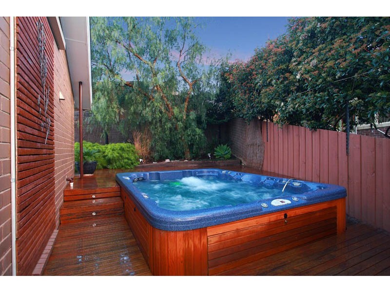 6 Snow Gum Road, Doncaster East VIC 3109