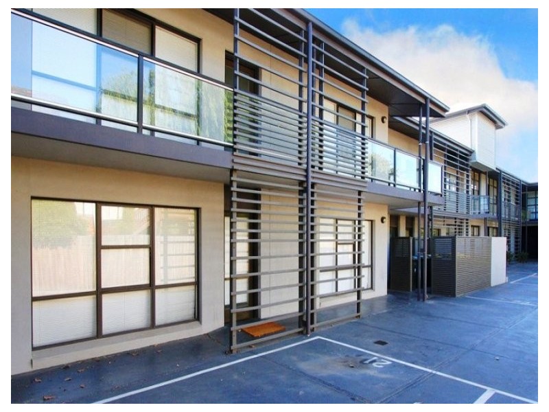 10/27 The Grove, Coburg VIC 3058