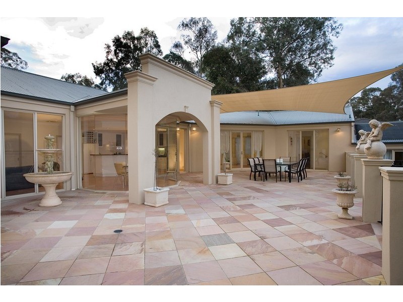 122 Albion Crescent, Greensborough VIC 3088